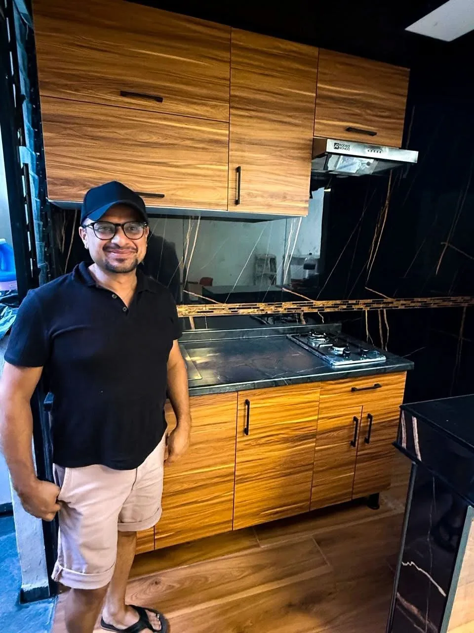 Cocina personalizada con acabado tipo madera